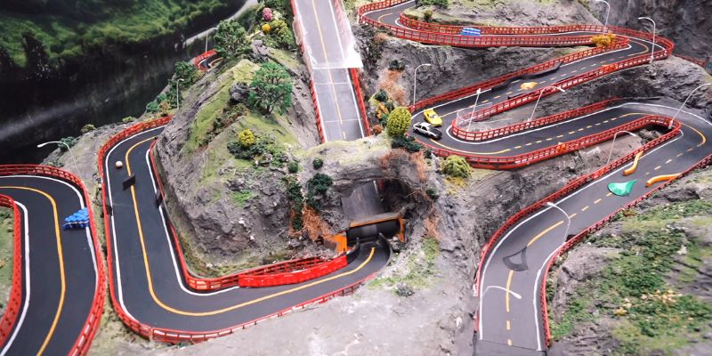 An image of Iconic marble racing track design